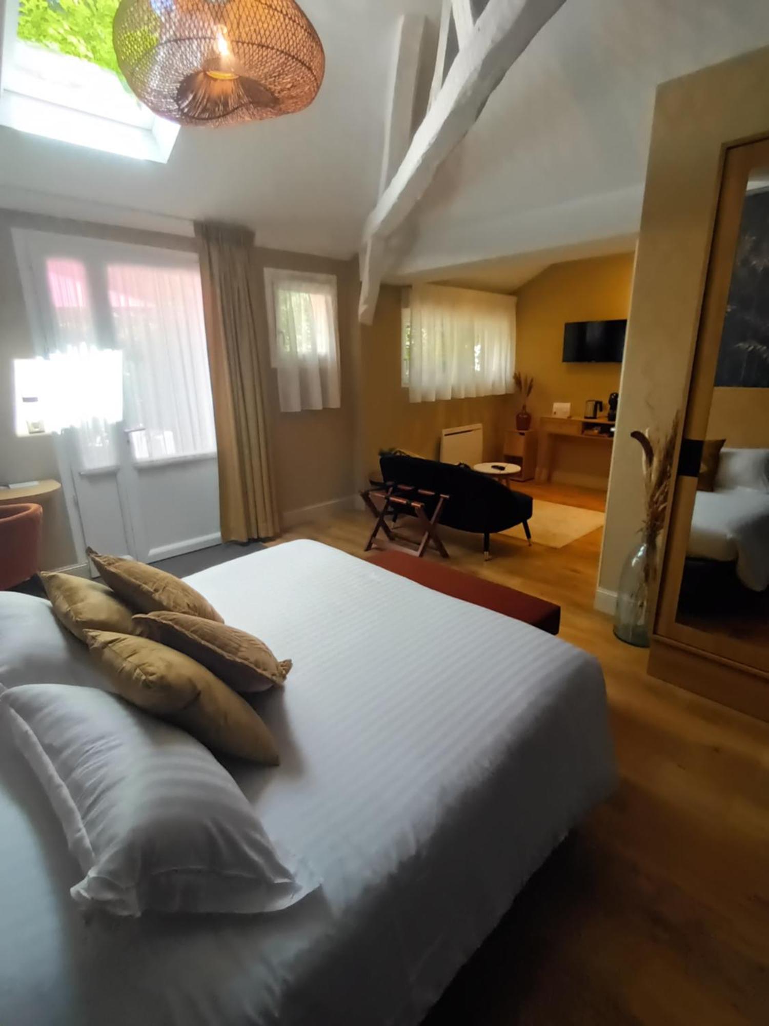 Logis Hotel La Breche - Restaurant Berthelot Amboise Zewnętrze zdjęcie