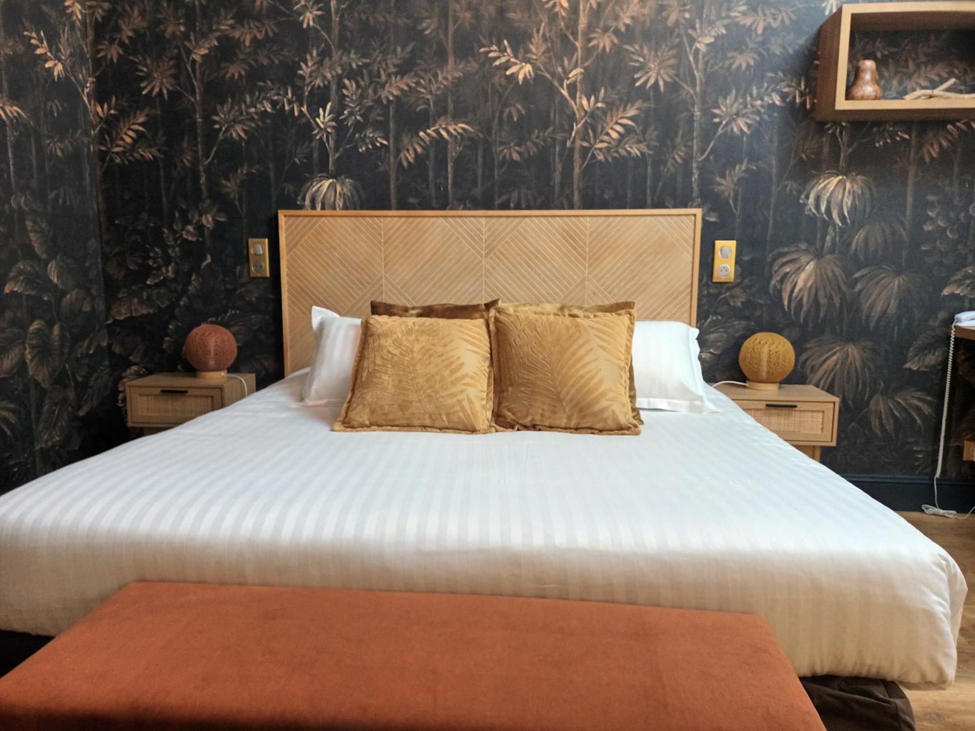 Logis Hotel La Breche - Restaurant Berthelot Amboise Zewnętrze zdjęcie