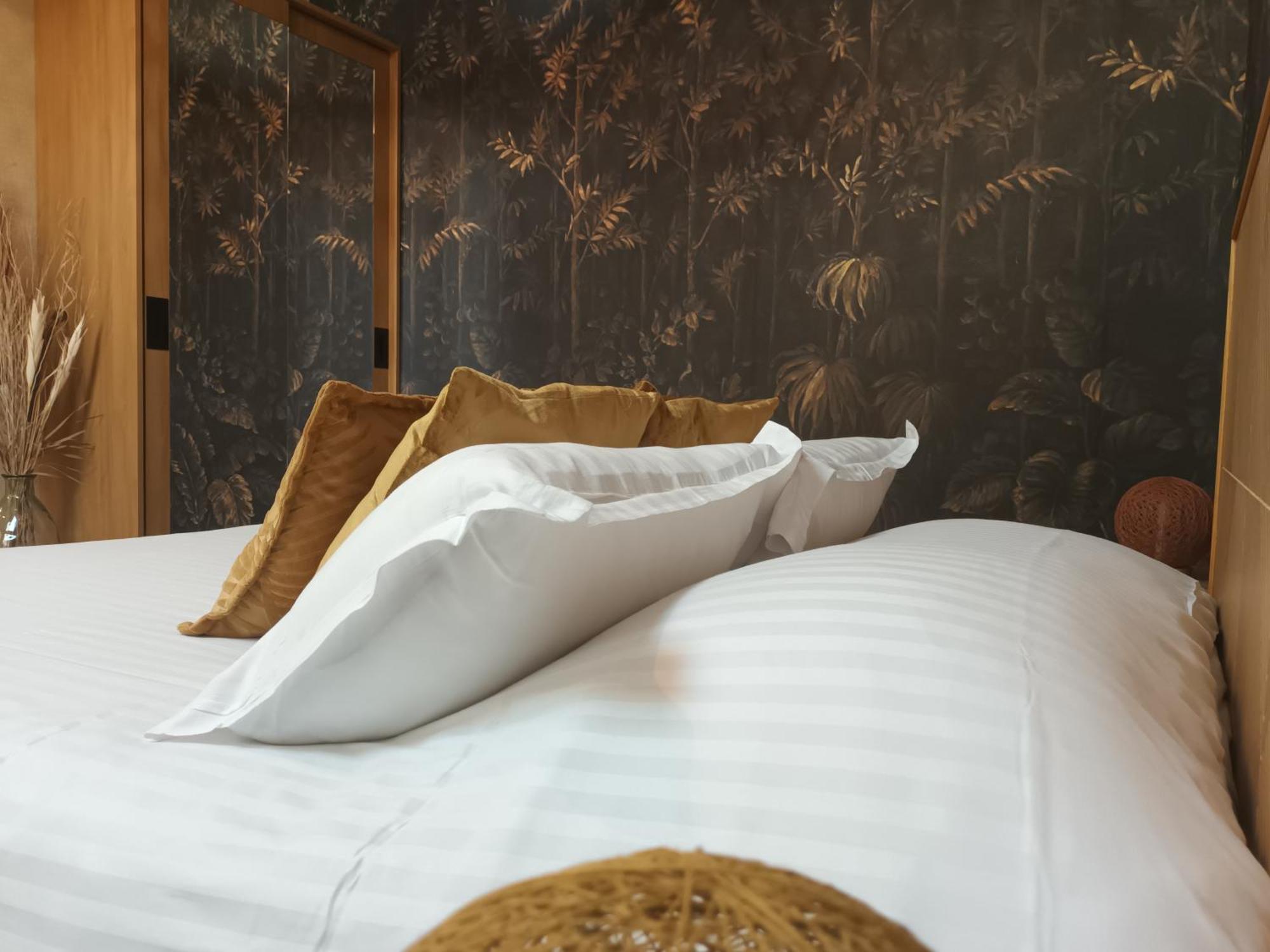 Logis Hotel La Breche - Restaurant Berthelot Amboise Zewnętrze zdjęcie