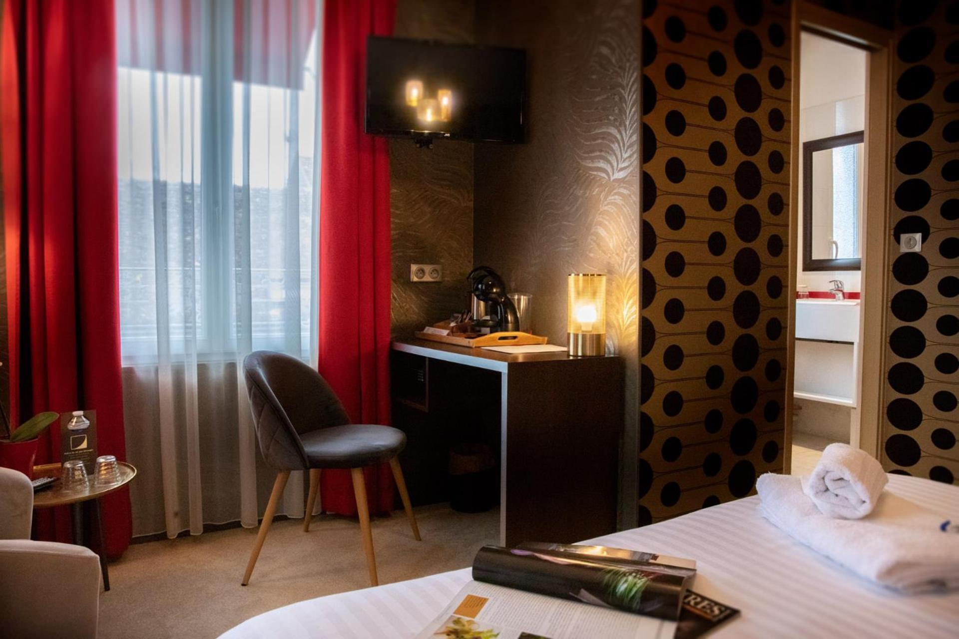 Logis Hotel La Breche - Restaurant Berthelot Amboise Zewnętrze zdjęcie