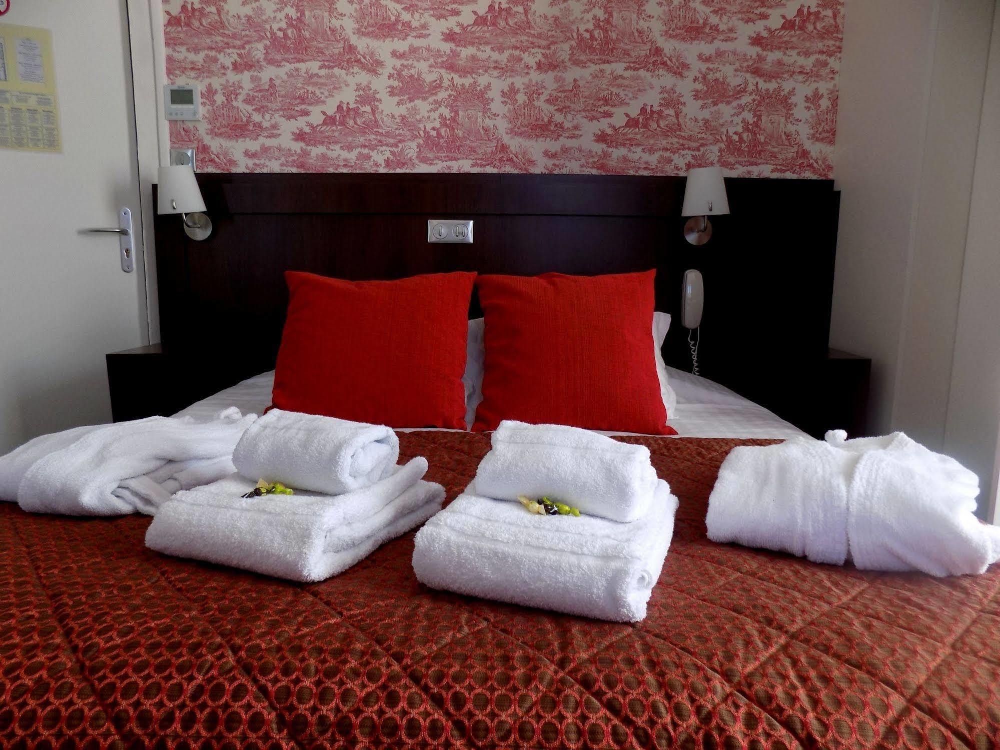 Logis Hotel La Breche - Restaurant Berthelot Amboise Zewnętrze zdjęcie